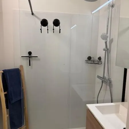 Sunny Corner 0001 Apartment *